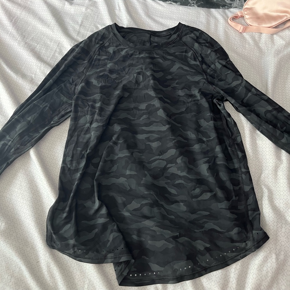 COPY - Lululemon Rise and Run Long Sleeve Discontinued - Picture 2 of 3